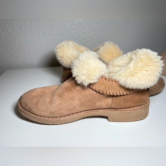 UGG Mckay Chestnut Suede Sheepskin Ankle Boots Booties Size US 8.5 Women - Picture 2 of 16